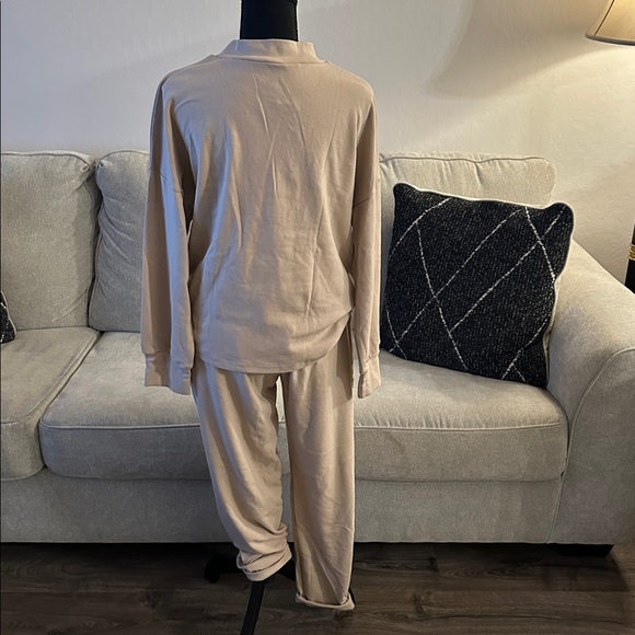 Beige Lounge Set - Picture 8 of 9